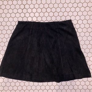 Soft black skirt!!